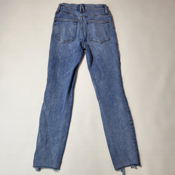 Good American Jeans Medium Wash Distressed Denim High Waisted Step Hem Size 4/27 - Picture 5 of 7